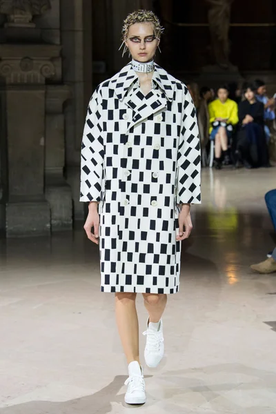 Look 13